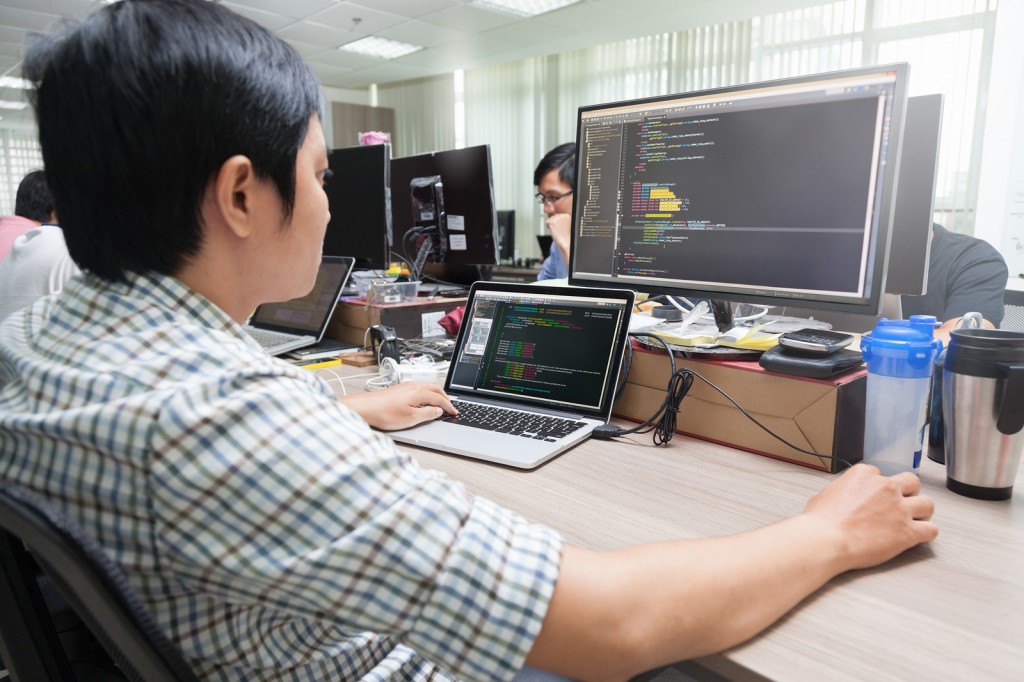 Navigating Tech Challenges in Enterprise Web Apps | Flexsin Blog